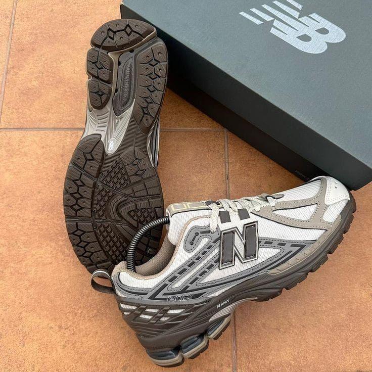 New Balance 1906R Men's shoes