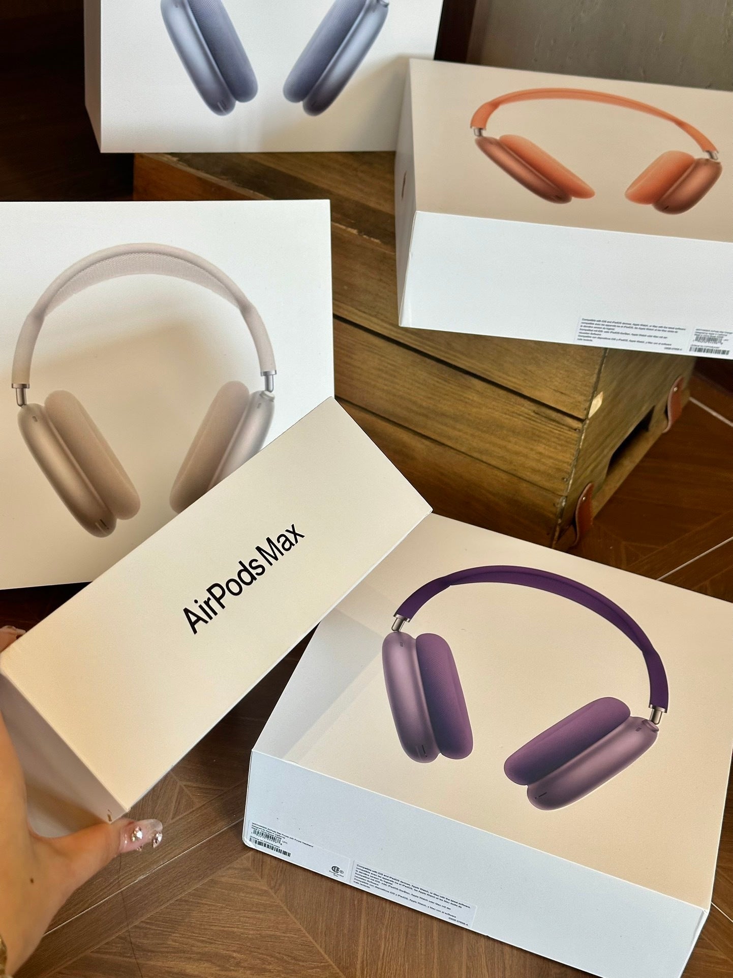 AirPods Max Starlight1