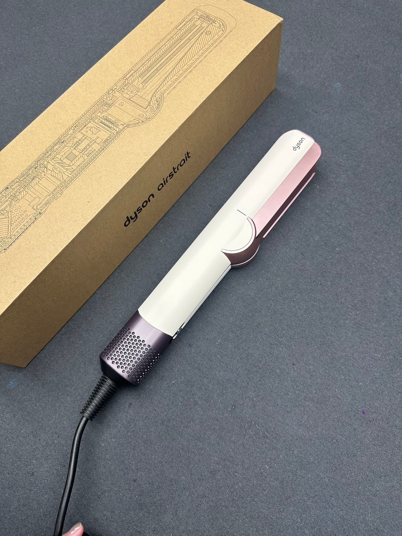 Dyson_Airstrait_Pink