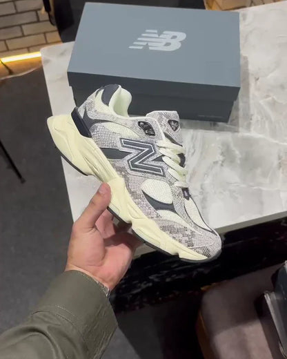 New Balance Sneakers Black