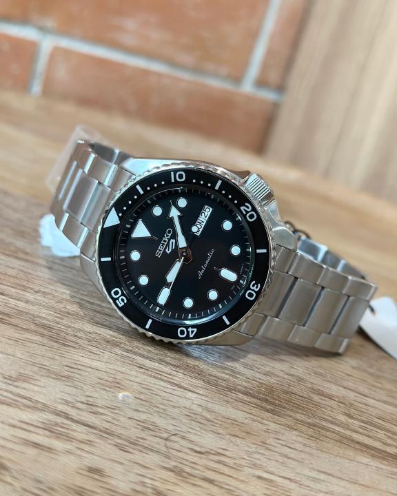 Seiko 5 Sports Automatic Diver – Classic Black Dial