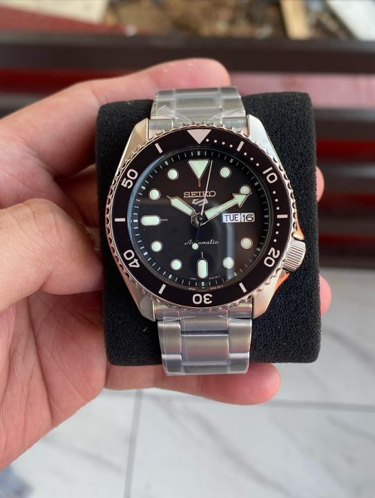 Seiko 5 Sports Automatic Diver – Classic Black Dial1