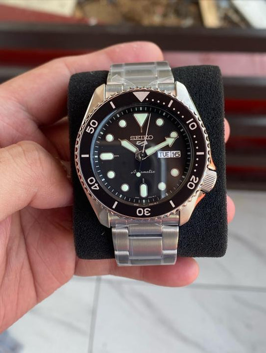 Seiko 5 Sports Automatic Diver – Classic Black Dial1