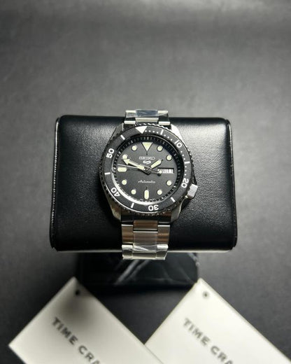 Seiko 5 Sports Automatic Diver – Classic Black Dial2